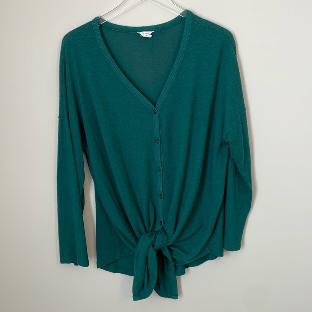 Caslon Green Tie Button Down Long Sleeve Top